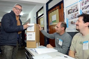 _43037_982015_zamora votando