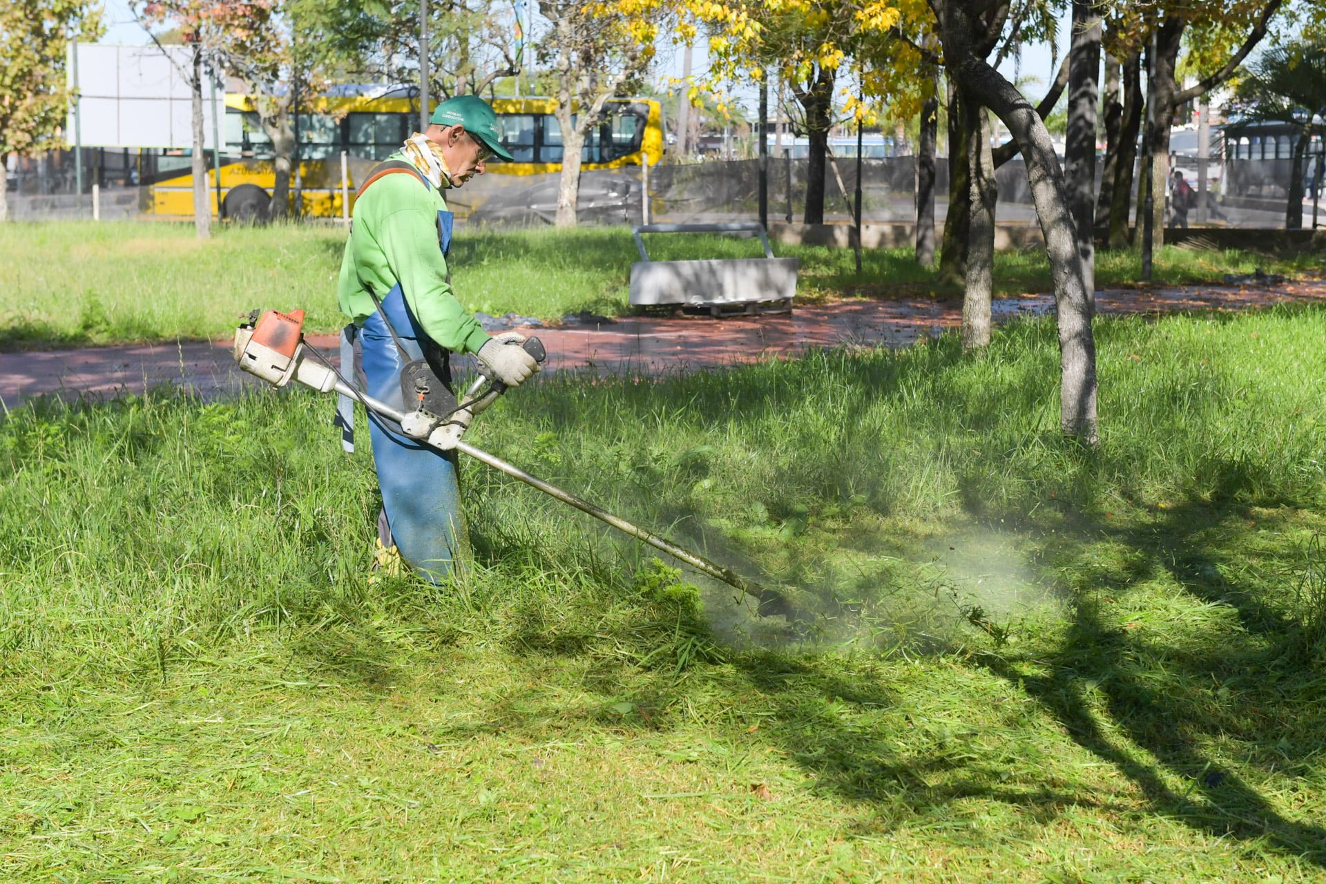 Contin An Los Trabajos De Mantenimiento Y Cuidado De Espacios Verdes En