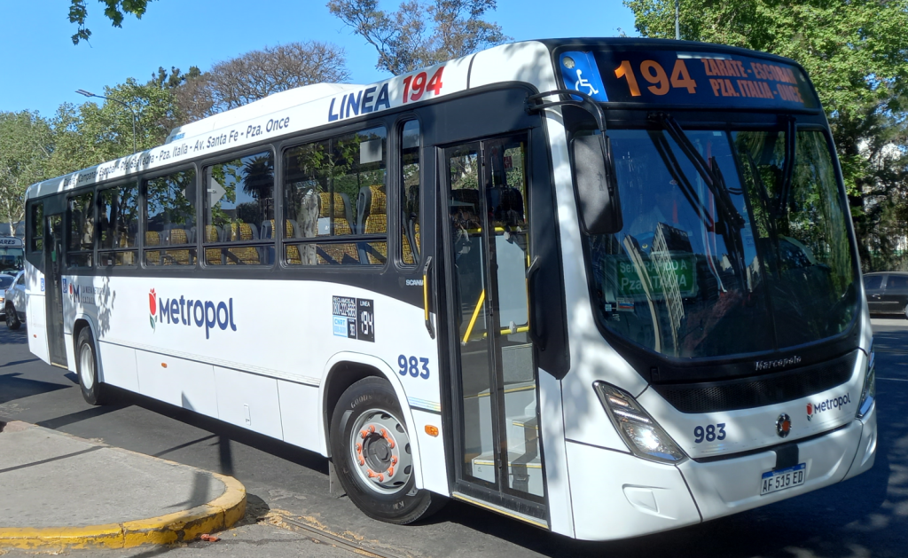 Paro de colectivos en el AMBA Qué líneas no prestan servicio Que