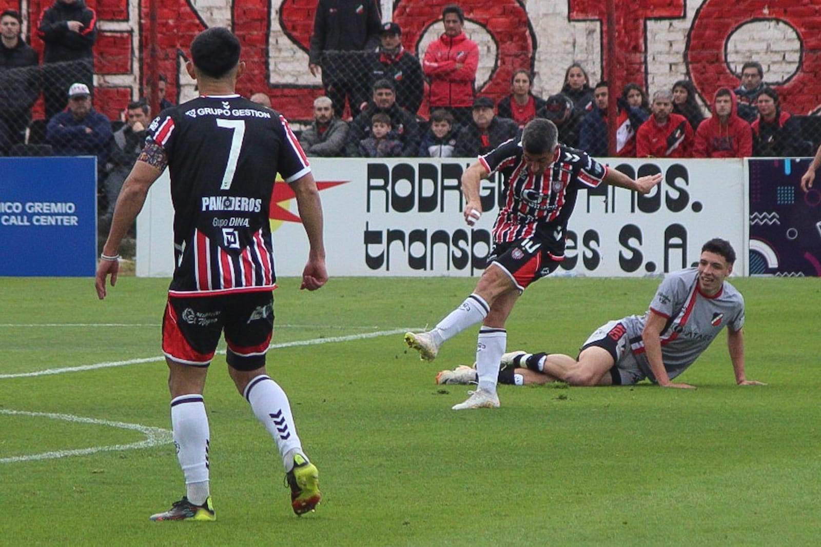 Chacarita derrotó a Deportivo Maipú en Mendoza y sumó su tercera