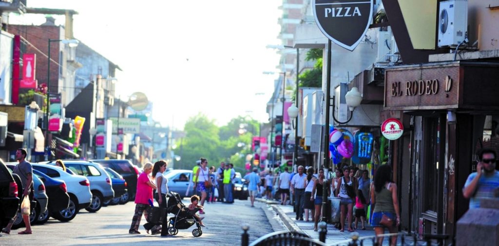 centro-comercial-san-isidro-estacionamiento-fiestas