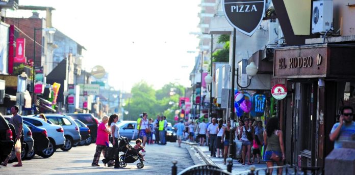 centro-comercial-san-isidro-estacionamiento-fiestas