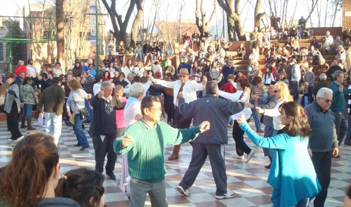 Folklore En La Plaza martinez