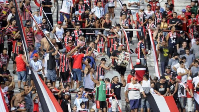 Por Un Nuevo Enfrentamiento De Barras Chacarita Suspendió El Entrenamiento Que Pasa Web