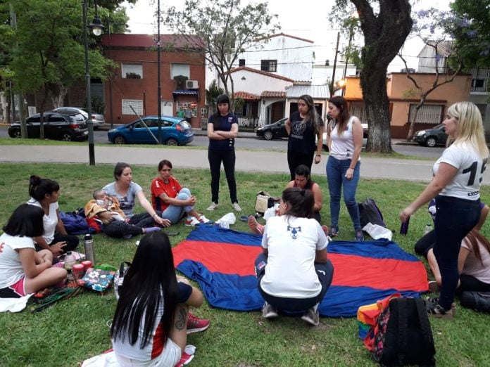 subcomision hincha de tigre mujer