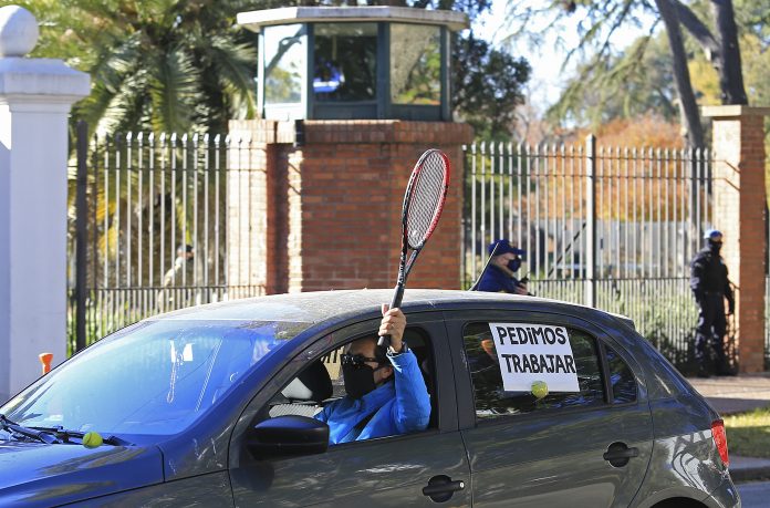 Protesta Tenis 2 Na