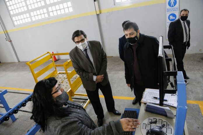 El Intendente Y El Ministro De Trabajo Empleo Y Seguridad Social De La Nacion Recorrieron La Industria Local Dedicada A La Fabricacion Y Ensamble De Electrodomesticos.