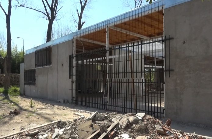 El Municipio Lleva Adelante La Construcción De Un Nuevo Edificio Con Habitaciones, Baños, Un Living, Salón De Usos Múltiples, Patio, Cocina, Despensa Y Parte Administrativa.