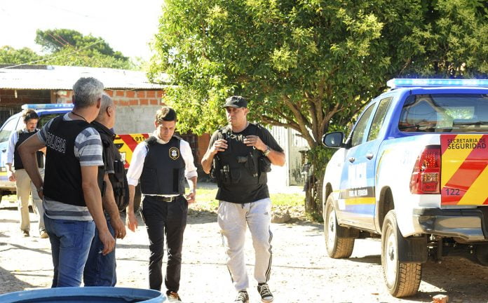 Policía Tres De Febrero