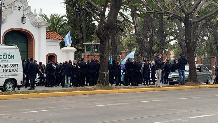 Protesta Policia Quinta Olivos