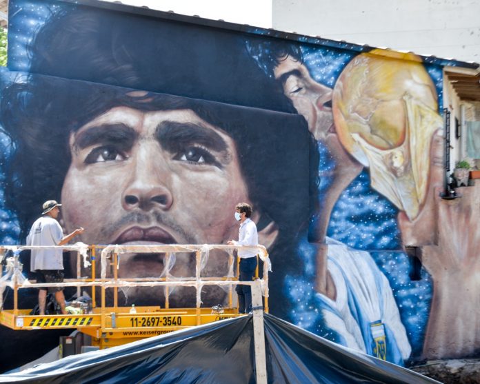 mural diego maradona