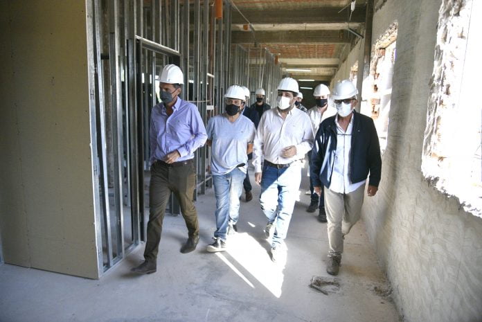 Moreira Y Katopodis Visitaron Las Obras Del Hospital Municipal Thompson.