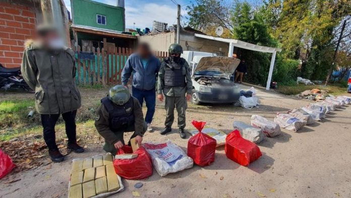 la gendarmeria nacional desarticulo una organizacion dedicada al narcotrafico y decomiso mas de 340 kilos de marihuana en pilar 1