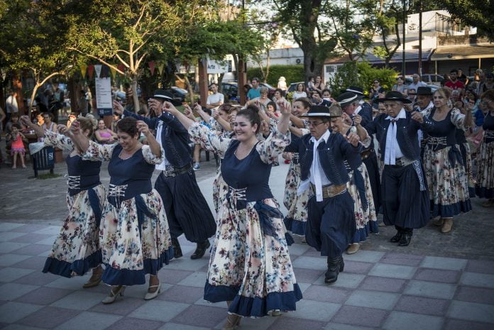 salsa y folklore en martinez