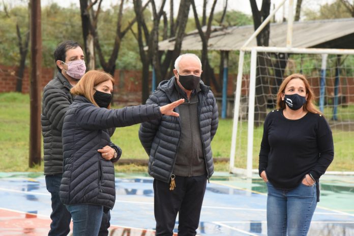 nancy cappelloni recorrio las obras del polideportivo sarmiento junto al intendente fernando moreira