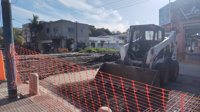 obras paso a nivel tapia de cruz