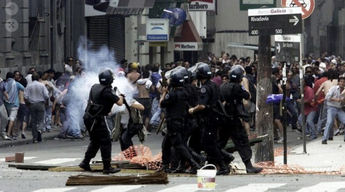 represion 2001 foto telam