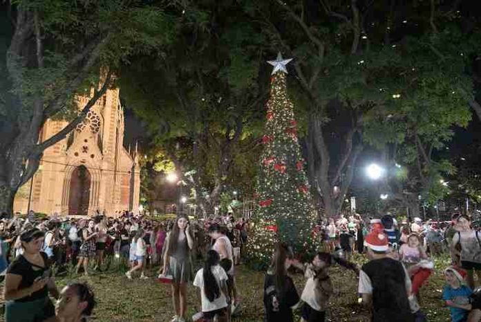 Árbol de Navidad Plaza Mitre San Isidro