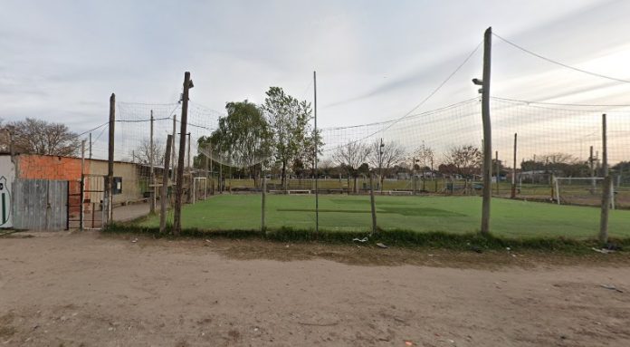 muerto cancha futbol merlo