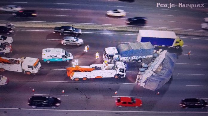 vuelco camion panamericana san isidro