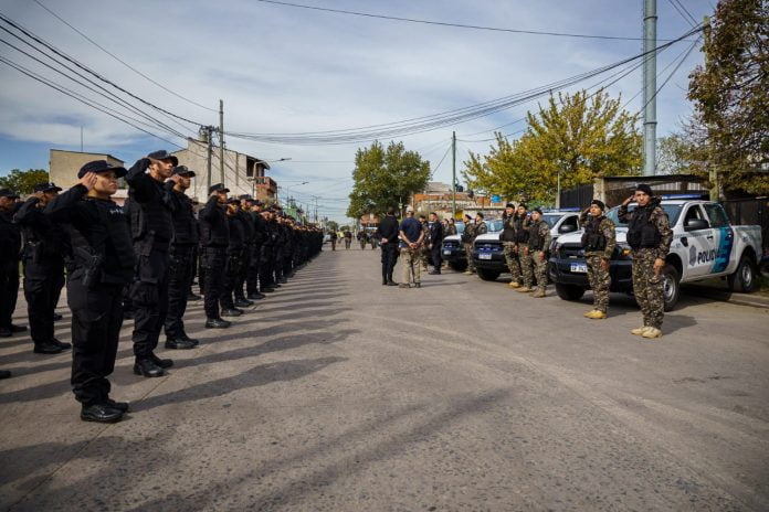 policías