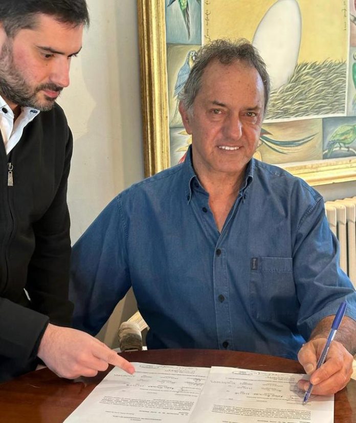 Daniel Scioli fima PASO