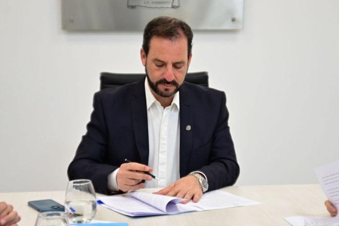 ariel sujarchuk firma 2023 4