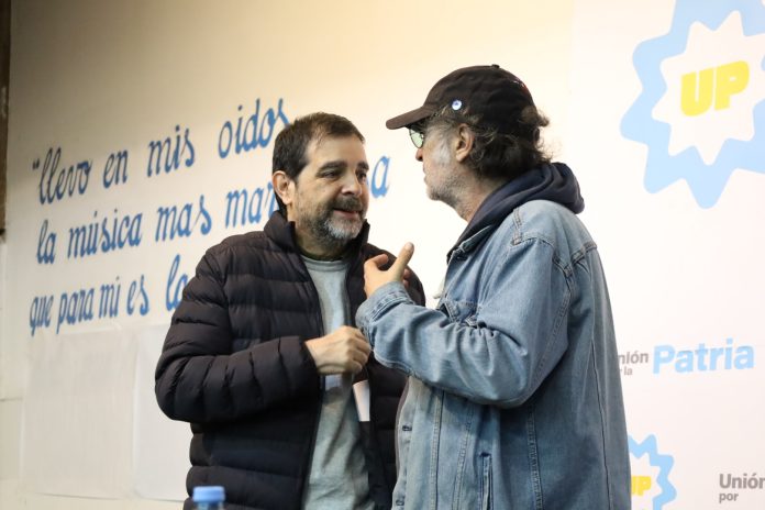 el intendente y el reconocido escritor y humorista compartieron la charla junto a néstor borri y santiago barassi